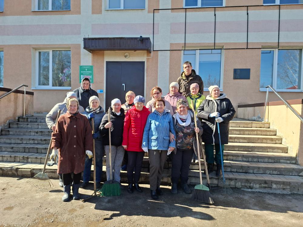 Медицинские работники Белинской больницы вышли на субботник.